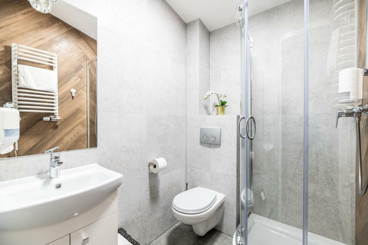 Aparthotel Lubomirskiego 23 - Great Location, 10 Min To Main Square By Foot, Right Next To Main Rail And Bus Station Krakau