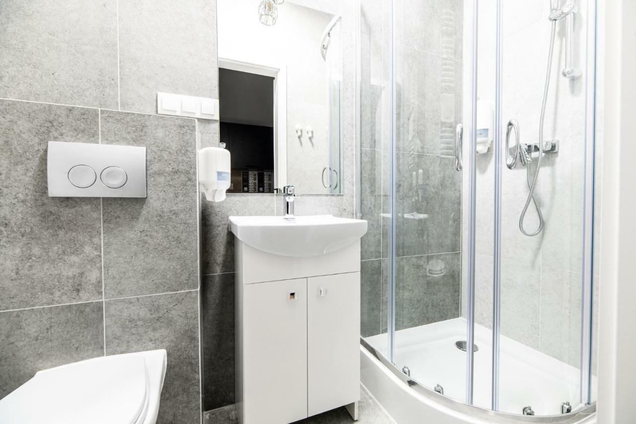 Aparthotel Lubomirskiego 23 - Great Location, 10 Min To Main Square By Foot, Right Next To Main Rail And Bus Station